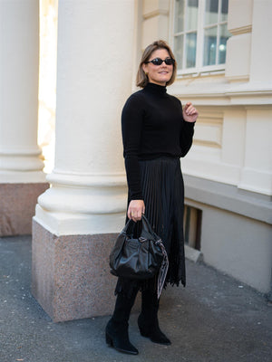 Munthe Rustali Black