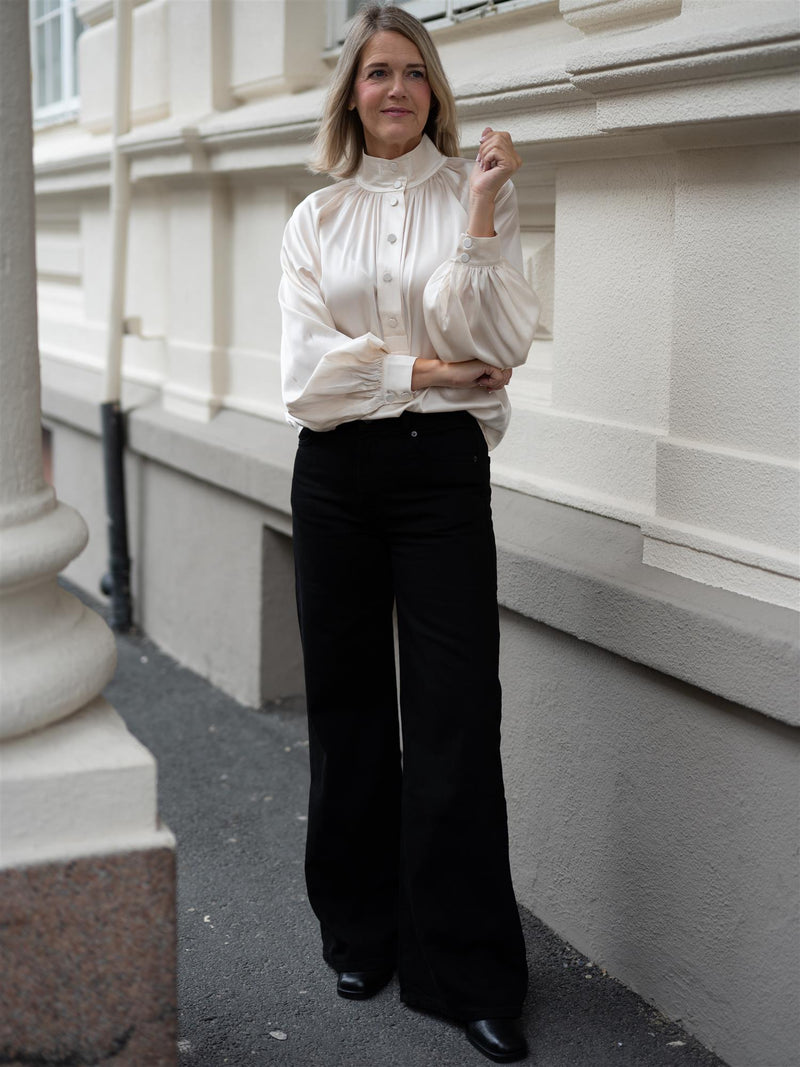 Dea Kudibal Nicola Shirt with sleeve detail Porcelain