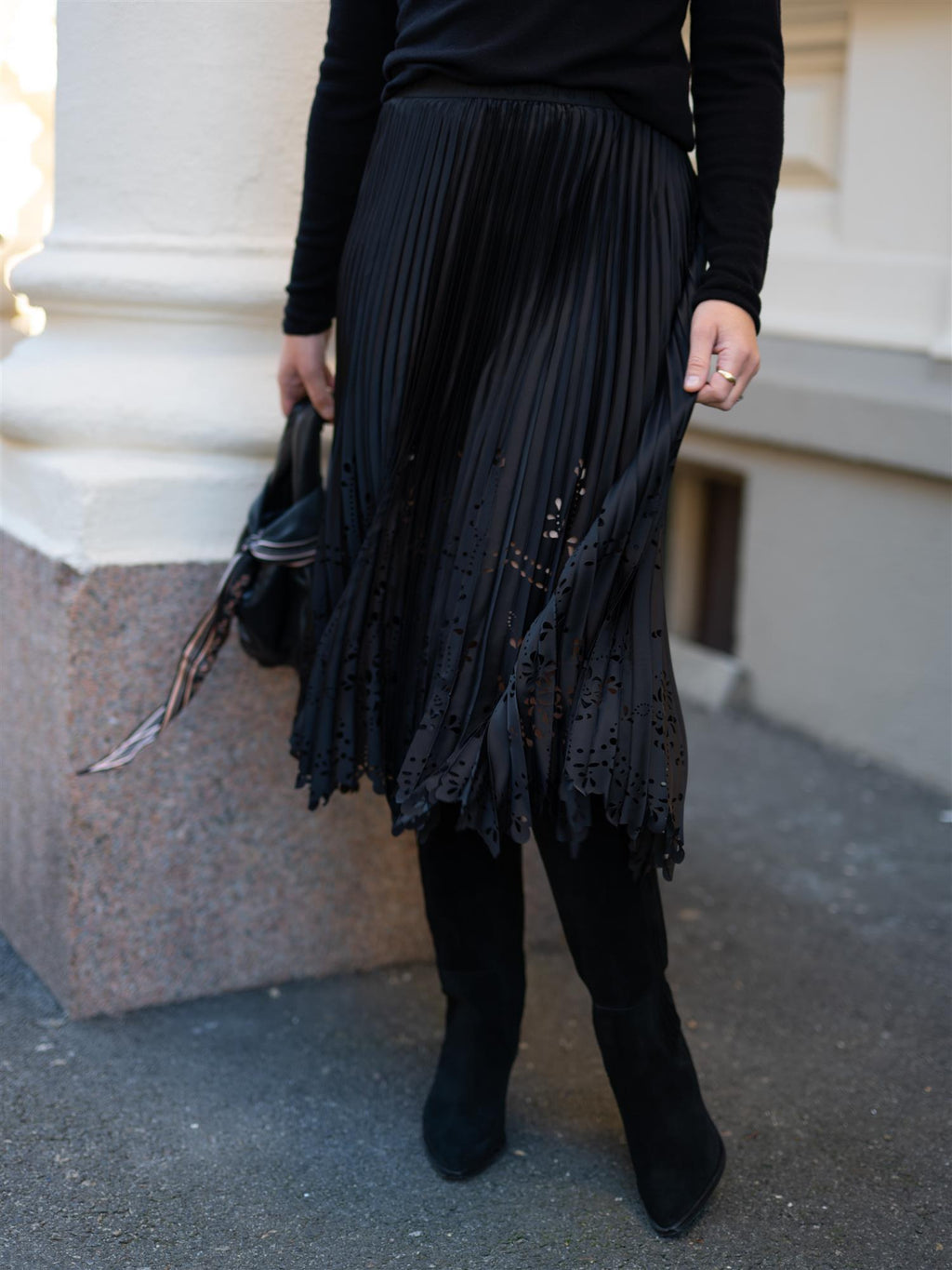 Munthe Rustali Black