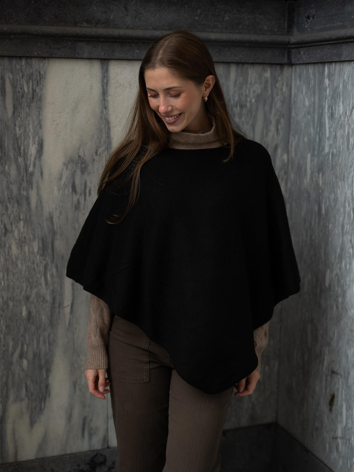 Davida Triangle Poncho Black