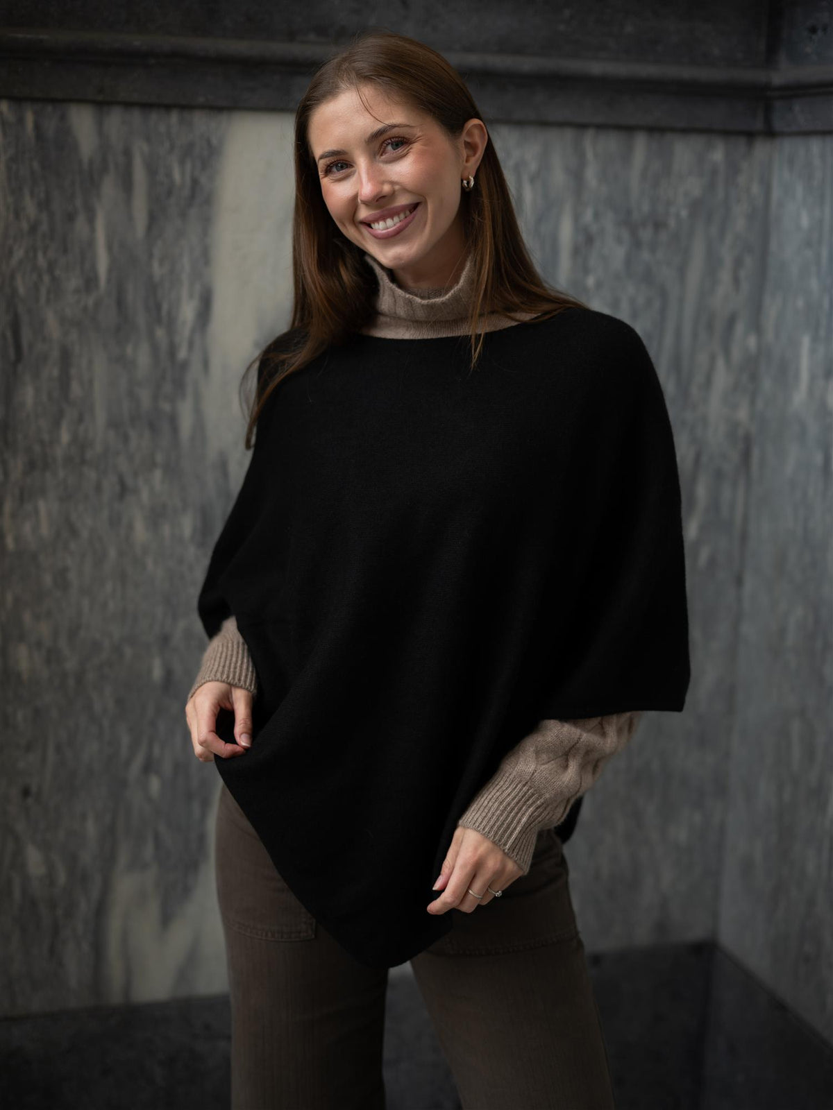 Davida Triangle Poncho Black