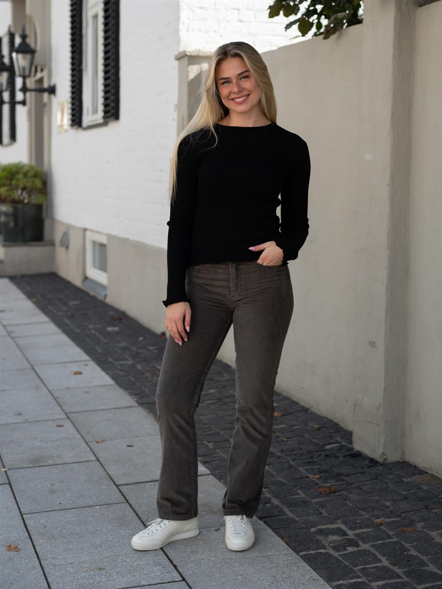 AKS LABEL Manu Merino Sweater Black