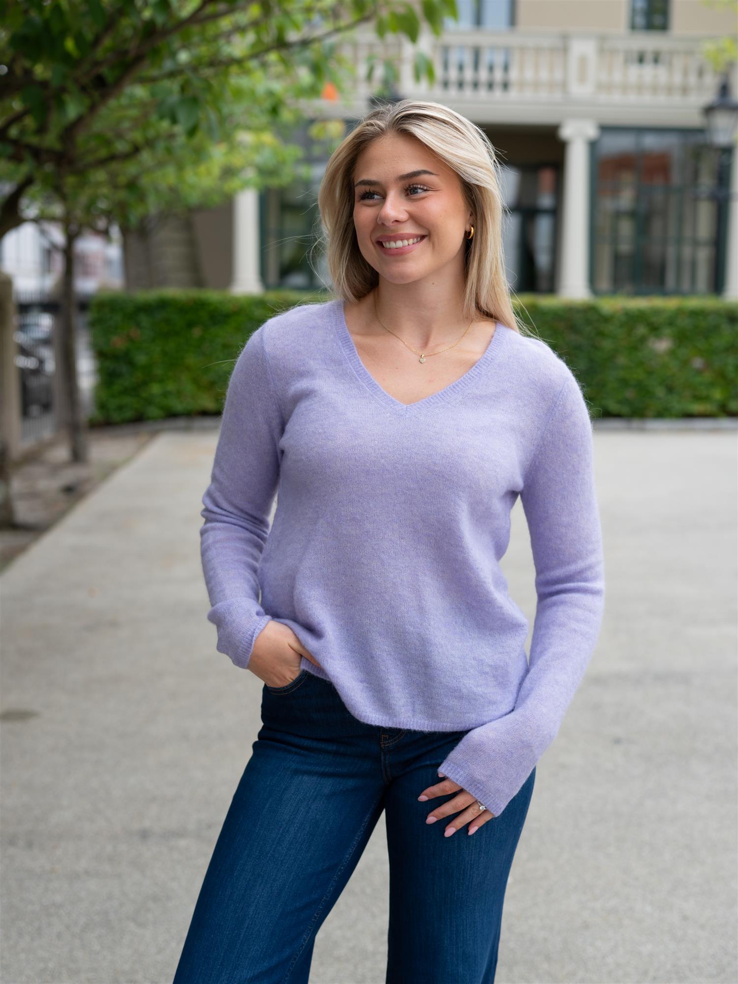 MMMape Sophia V-Neck Knit Violet Tulip