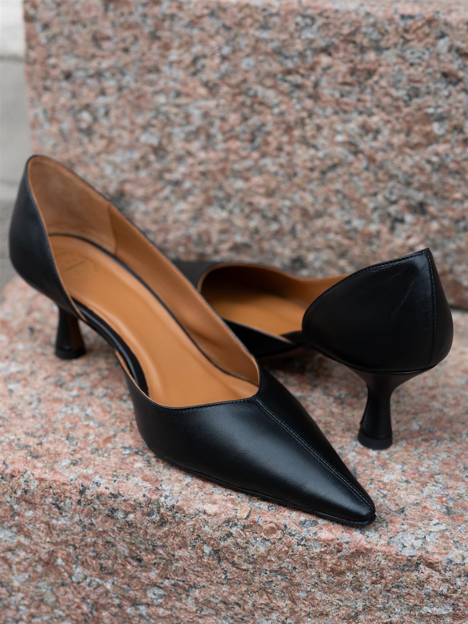 ATP Atelier Irina Black Shiny Napa