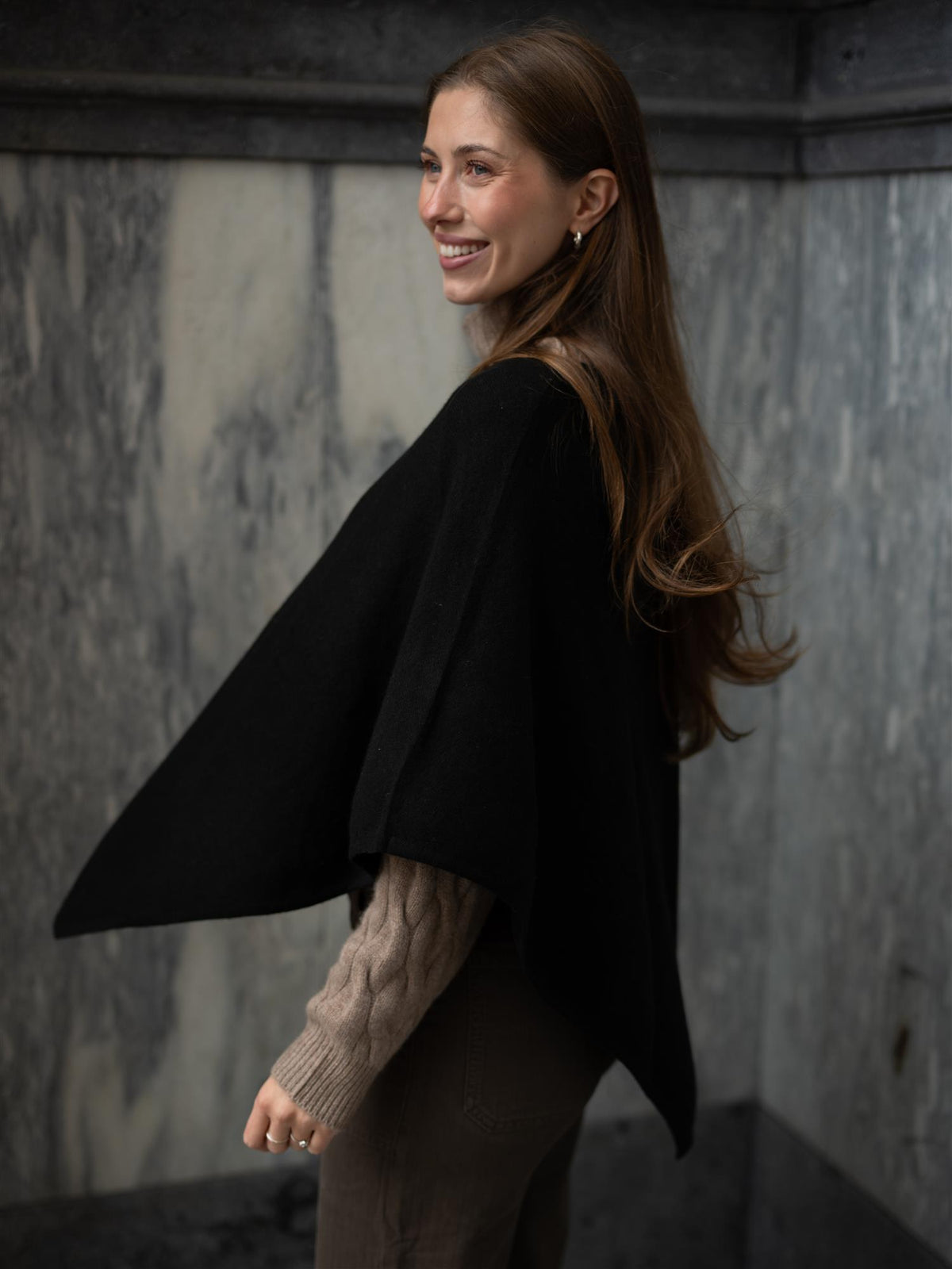 Davida Triangle Poncho Black