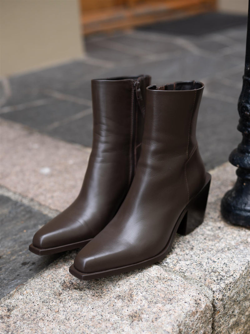 Camilla Pihl Jaxie Boot Dark Brown