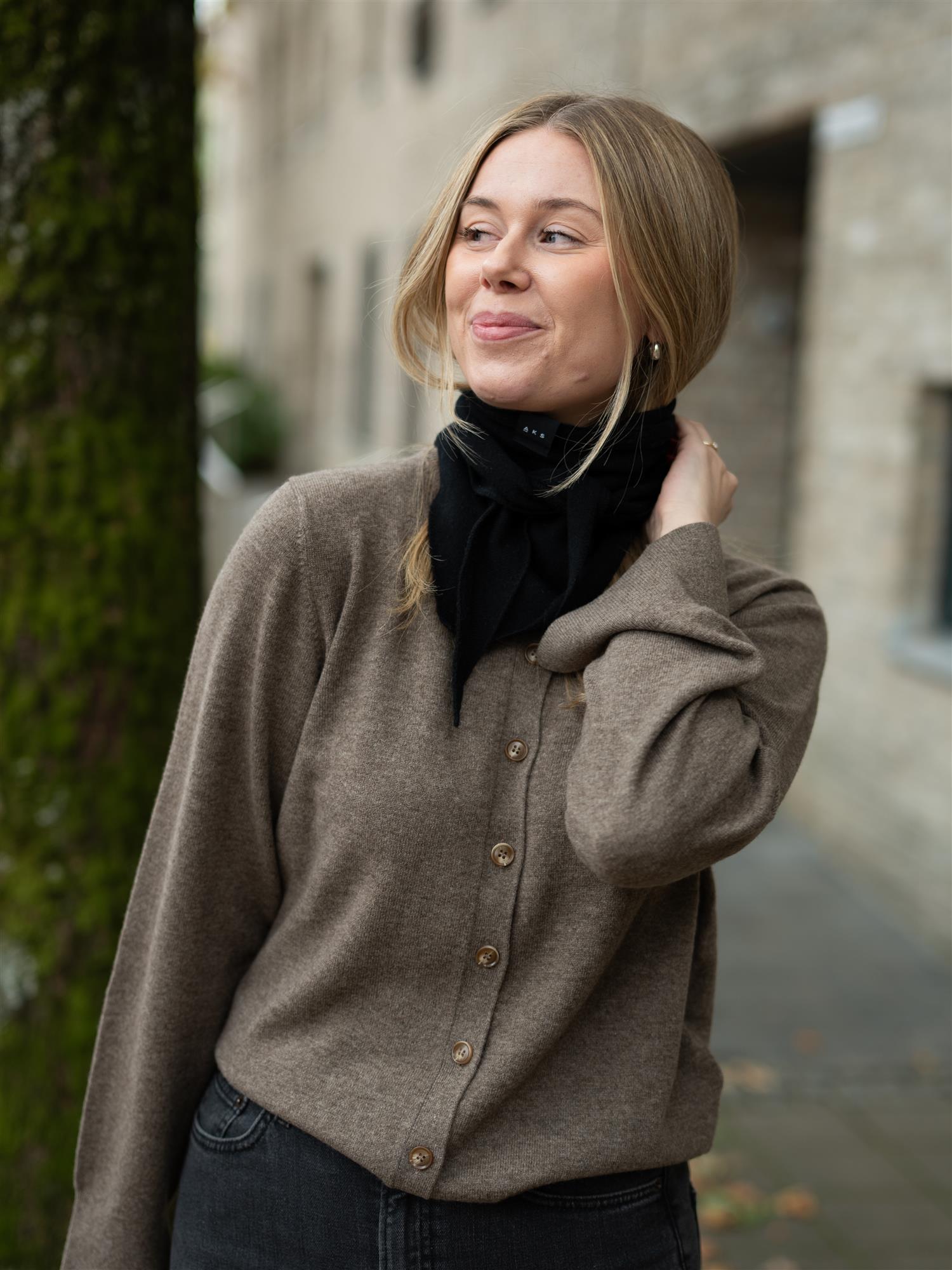 Mina Merino Scarf Black