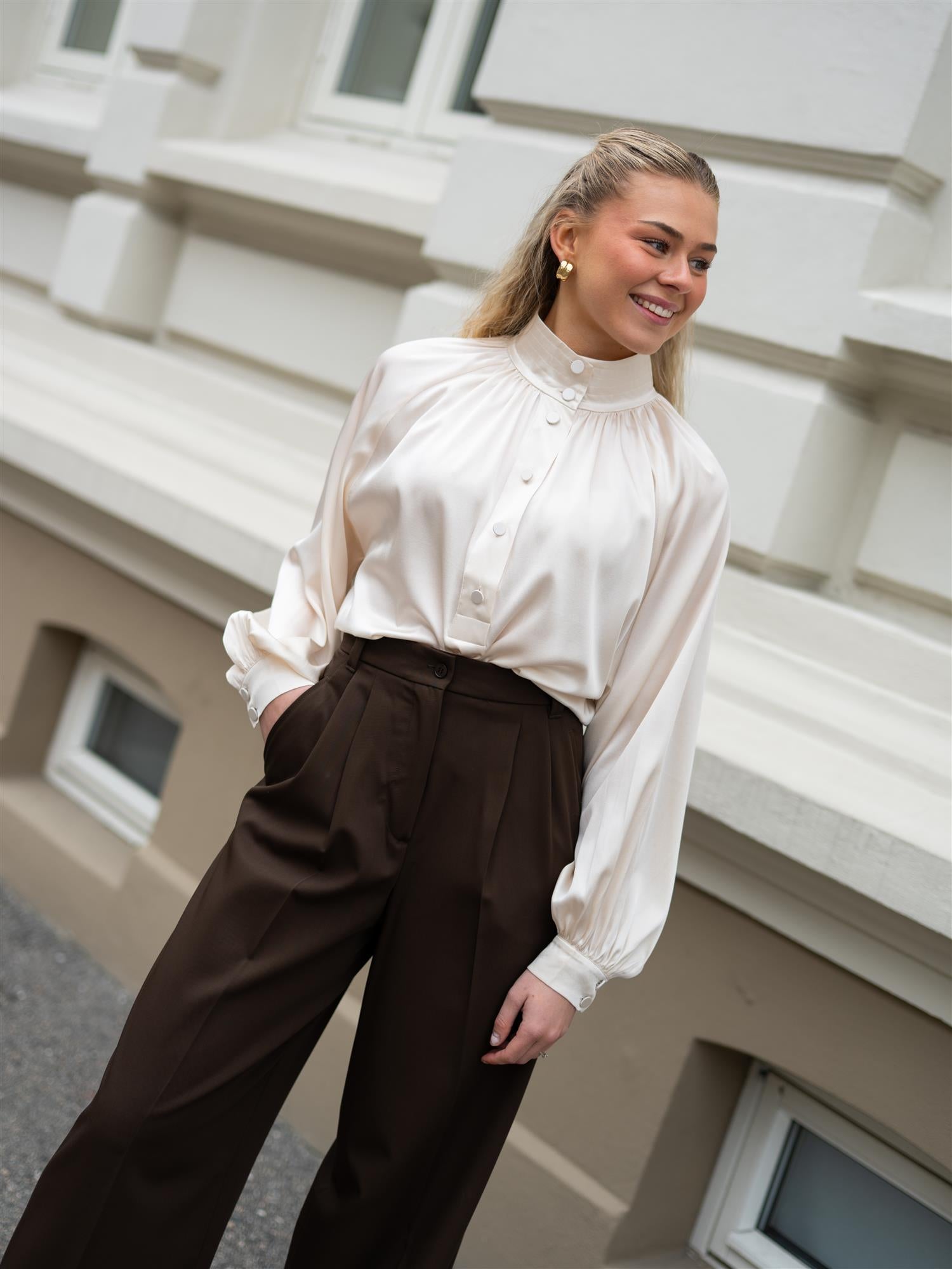 Dea Kudibal Nicola Shirt with sleeve detail Porcelain