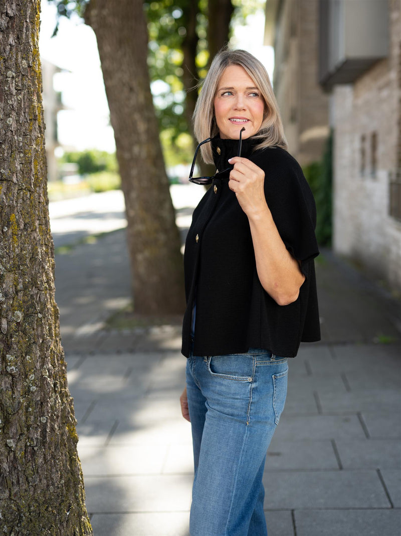 Busnel Lisalou Cable Knit Black Cape