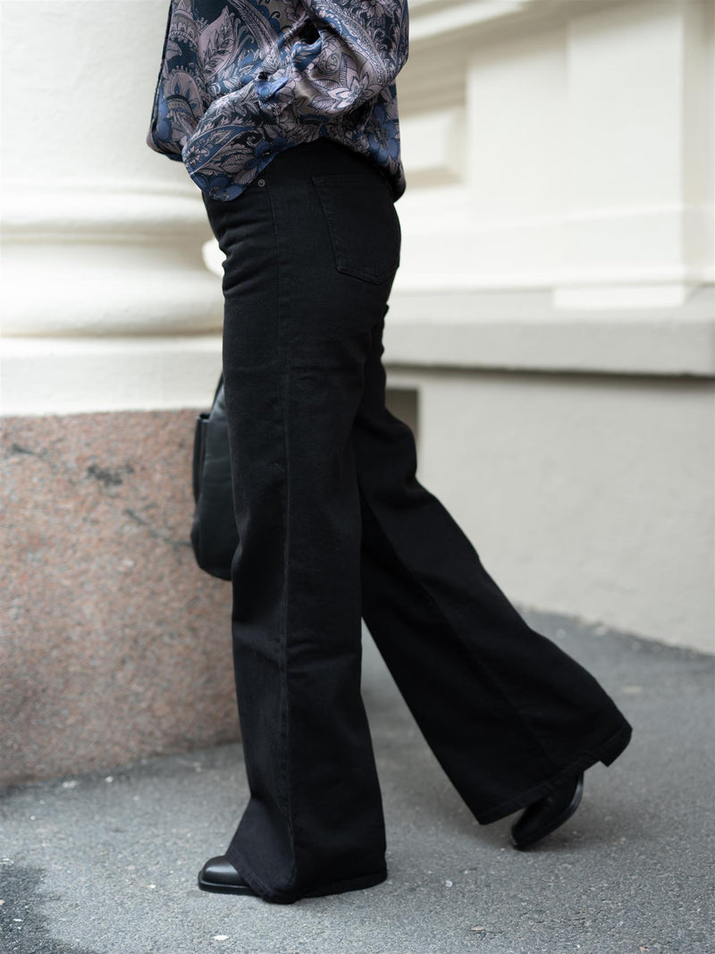 Camilla Pihl Taylor Black