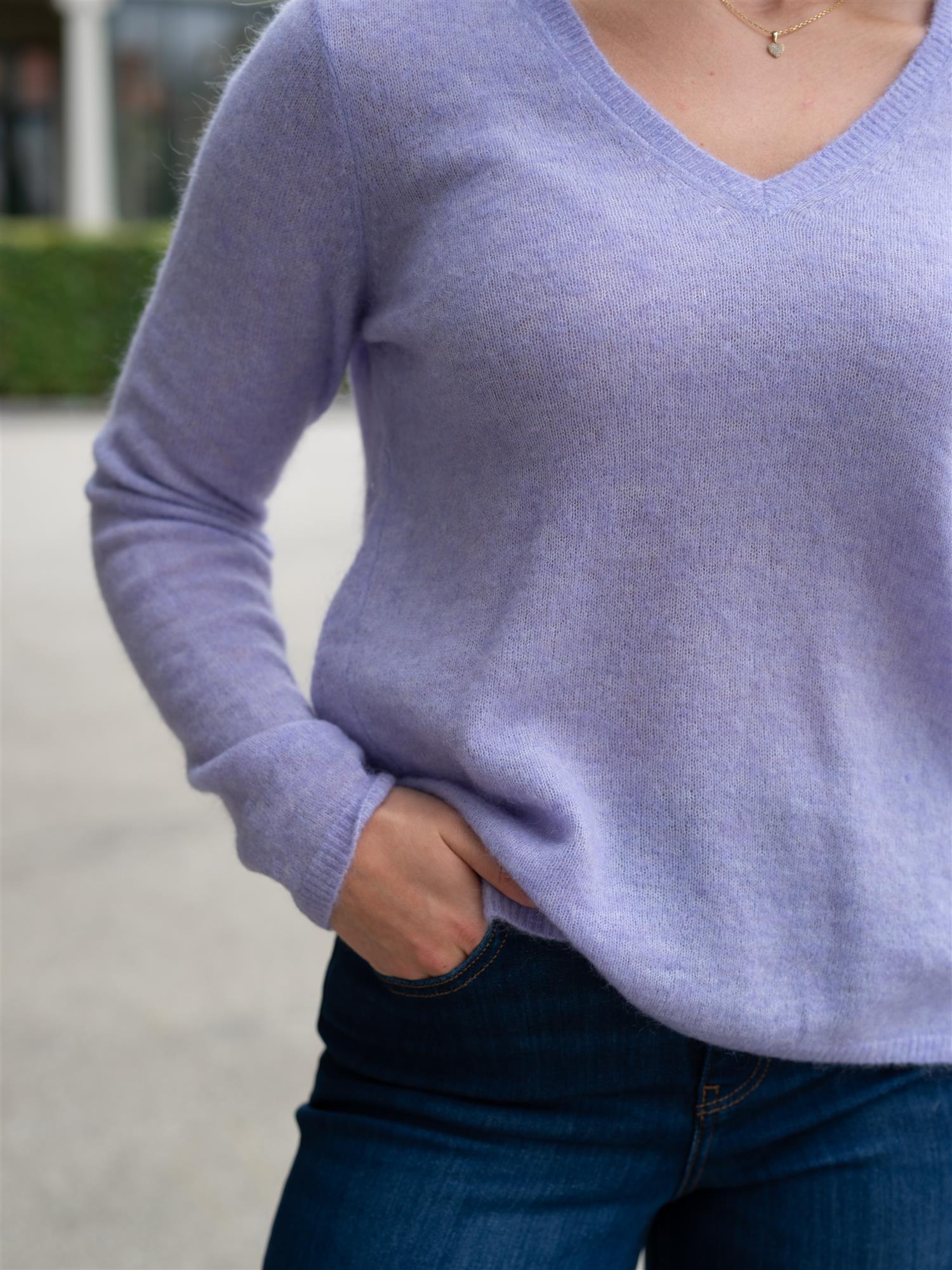 MMMape Sophia V-Neck Knit Violet Tulip