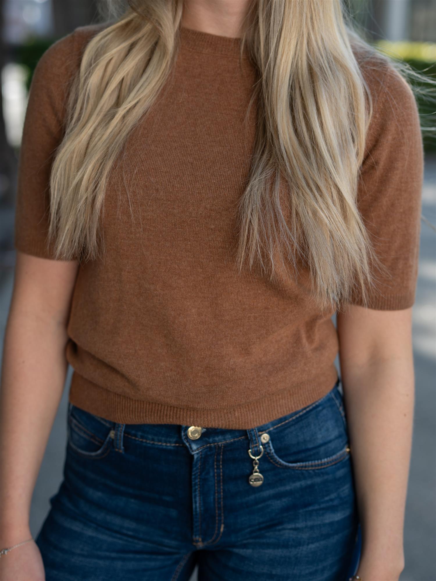 Dear Dharma Marthe Tee Camel