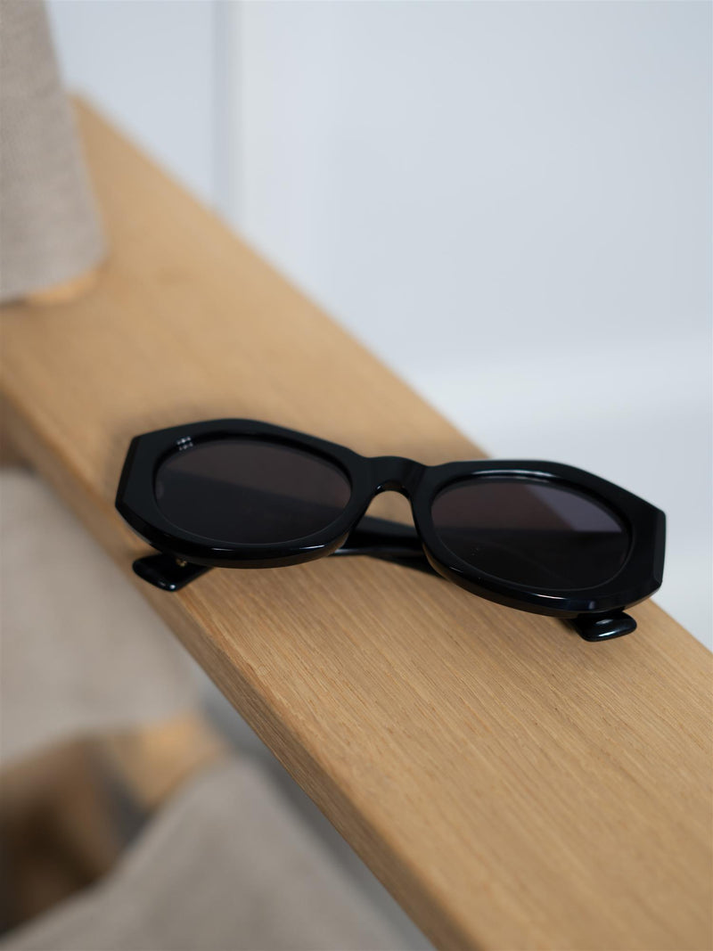 Corlin Celeste Black Black