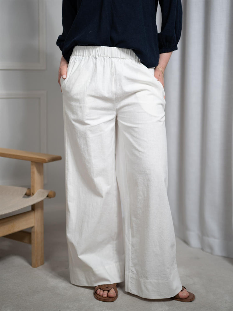 Christian Aks Luna Linen Trouser White