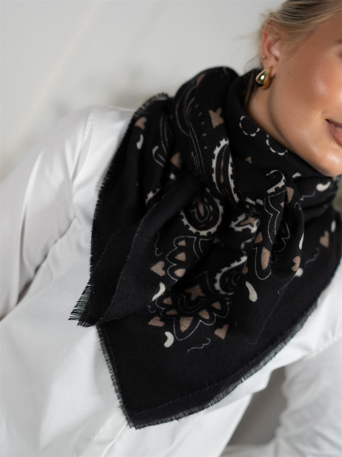 Paisley Scarf Black Black Heart