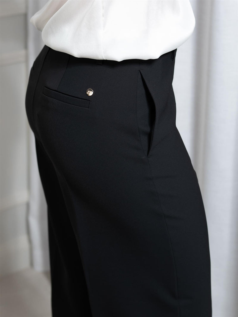 Mos Mosh Leyana Miley Long Shorts Black