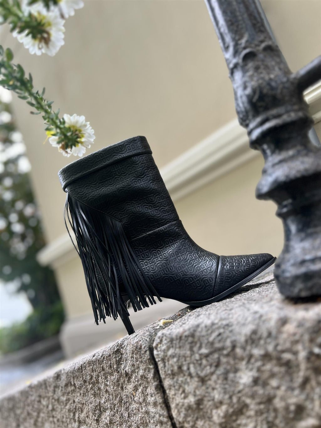 Munthe Taimai Black