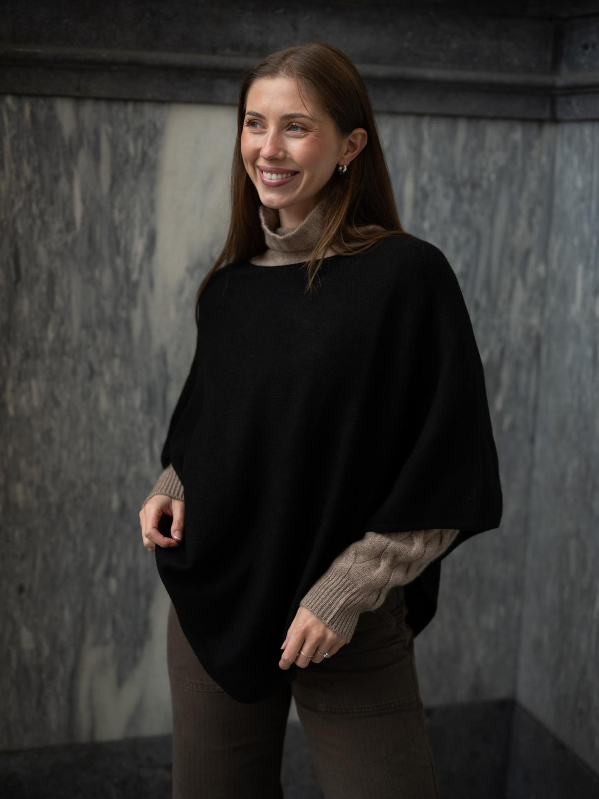 Davida Triangle Poncho Black