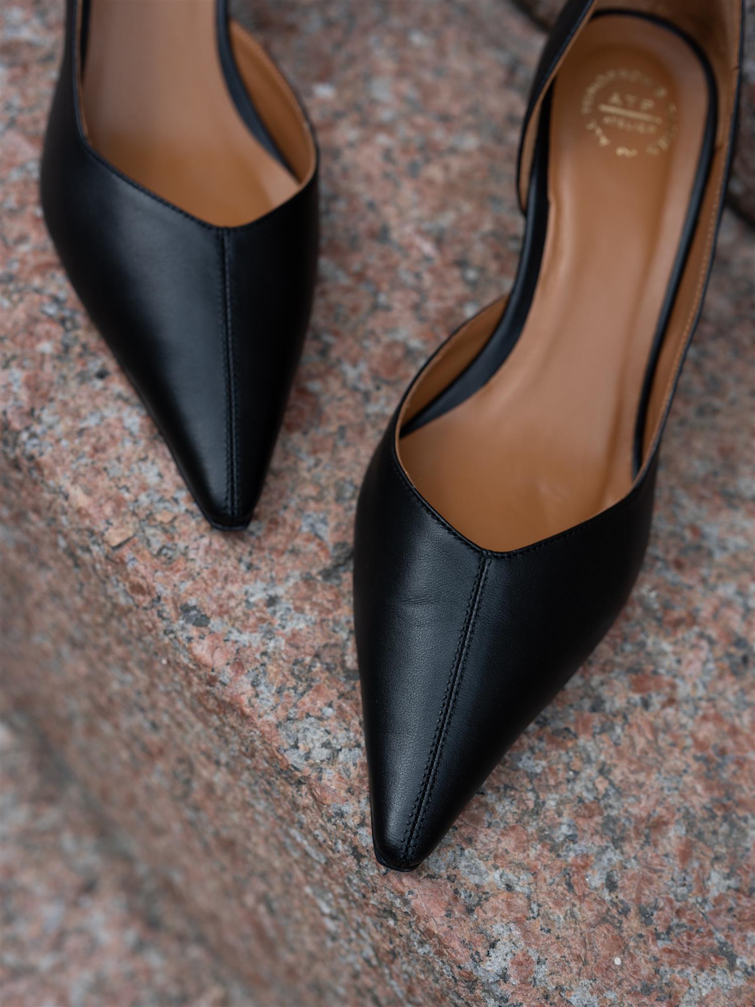 ATP Atelier Irina Black Shiny Napa