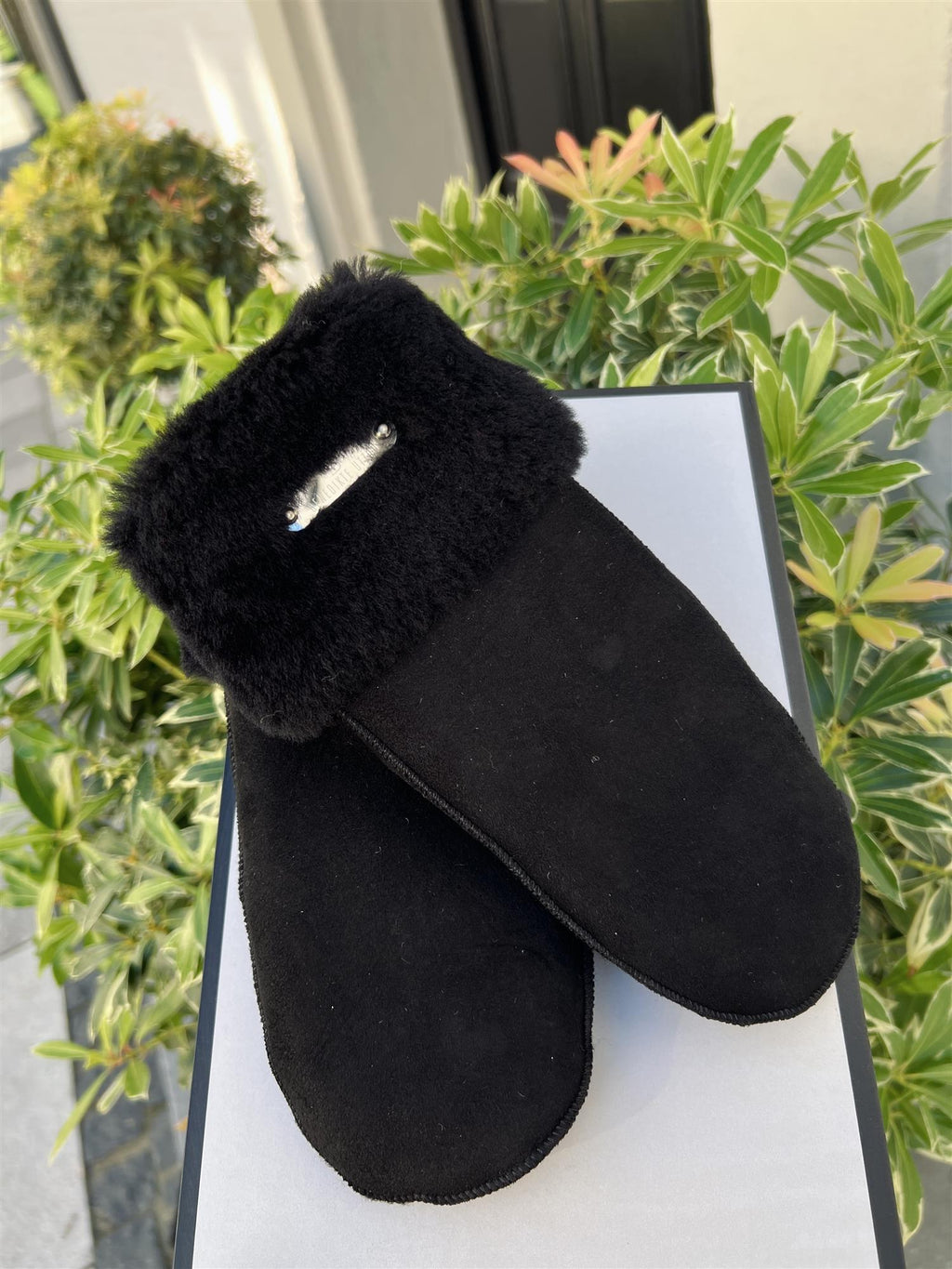 Benedikte Utzon Mittens Hansker Black