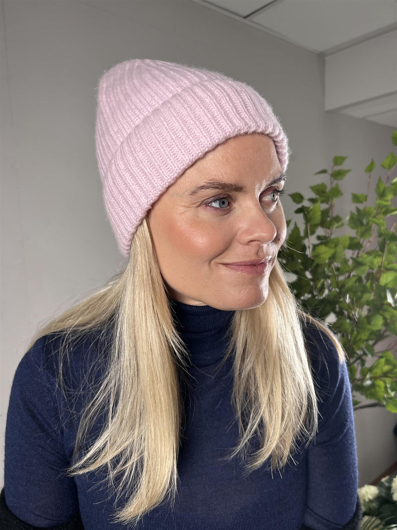 Fleischer Couture Cashmere beanie Rib knit