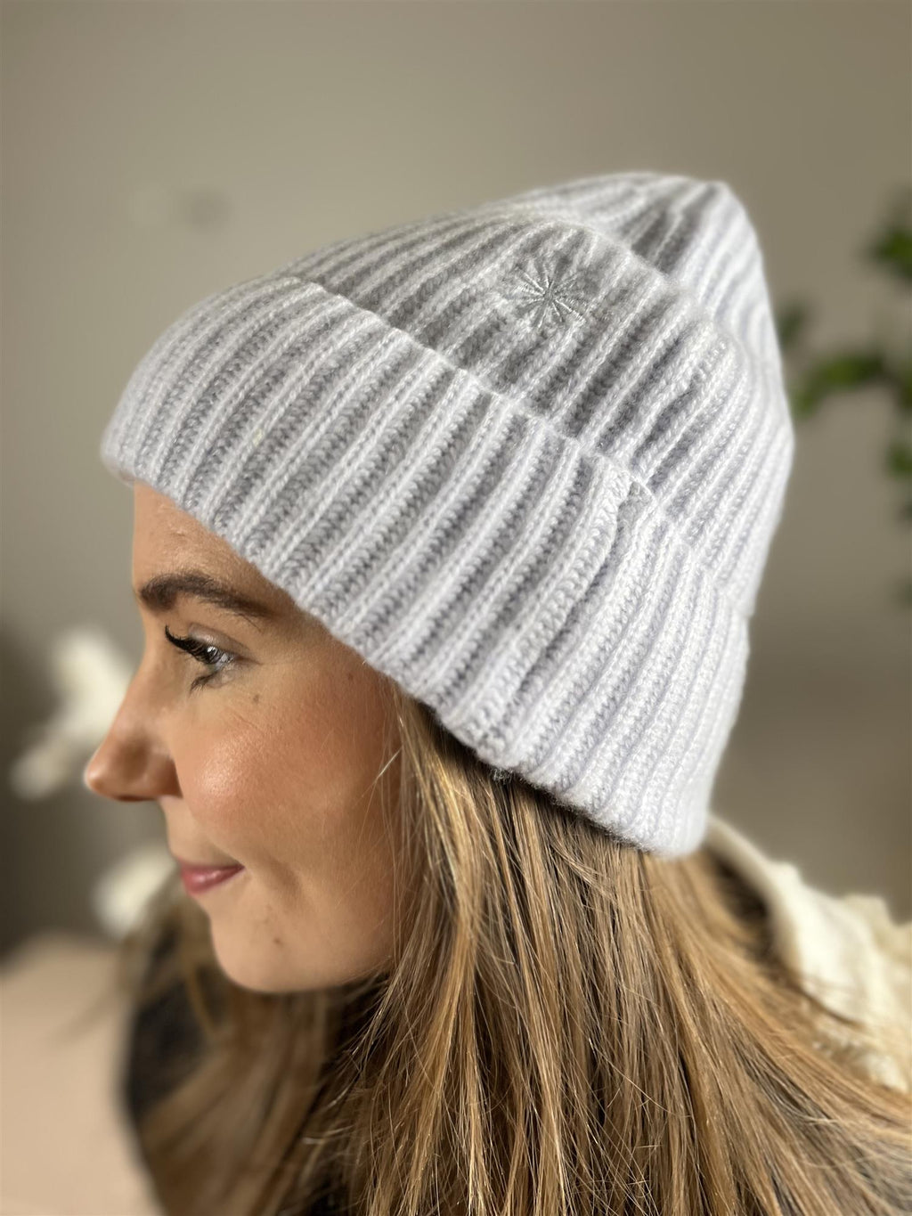 Fleischer Couture Cashmere beanie Rib knit