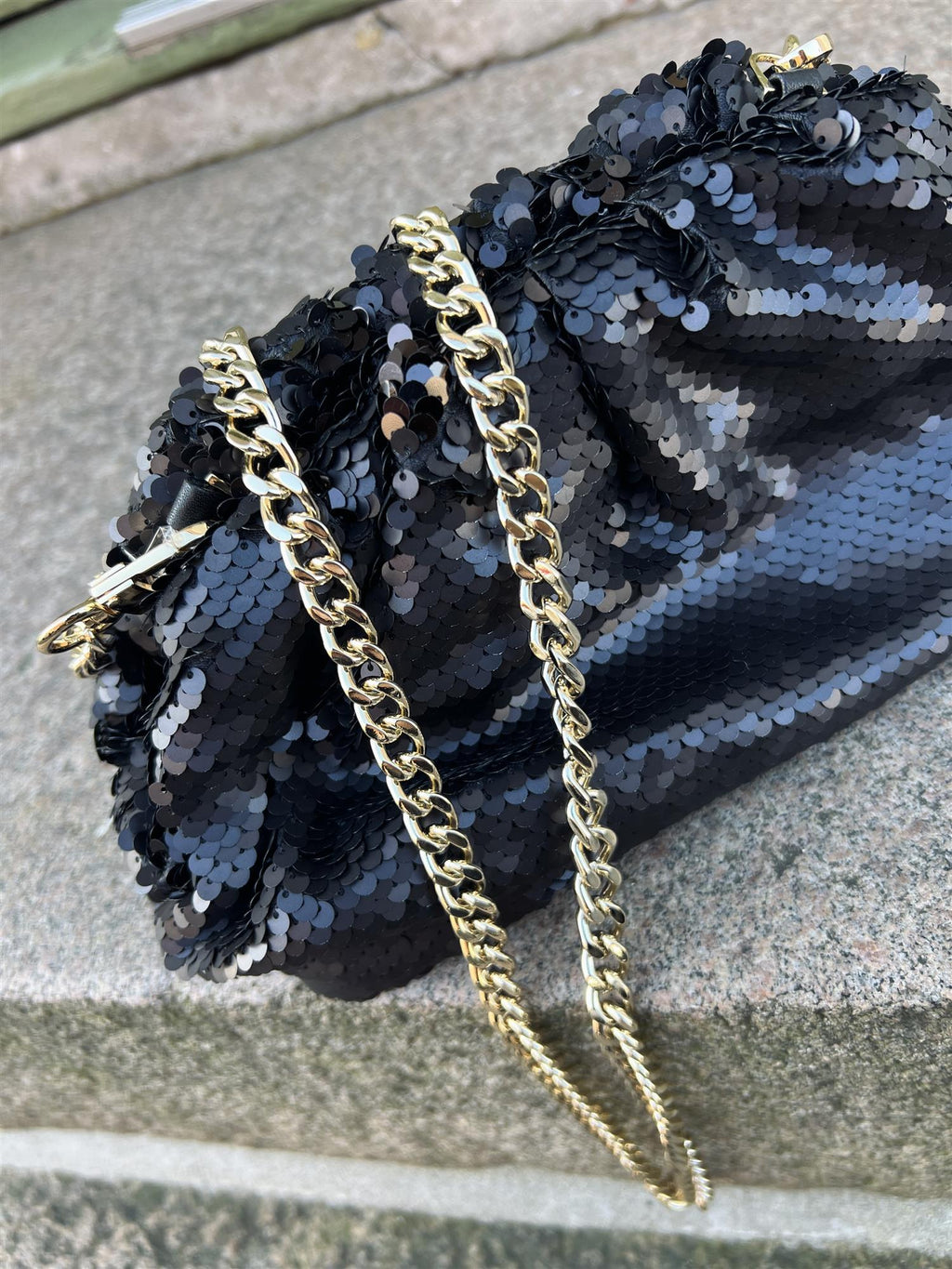 Dark Sequin Small Pouch med lenke