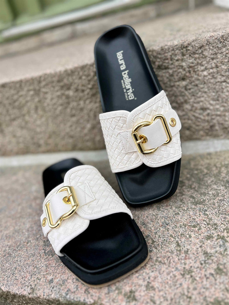 Laura Bellariva sandal hvit flat hæl