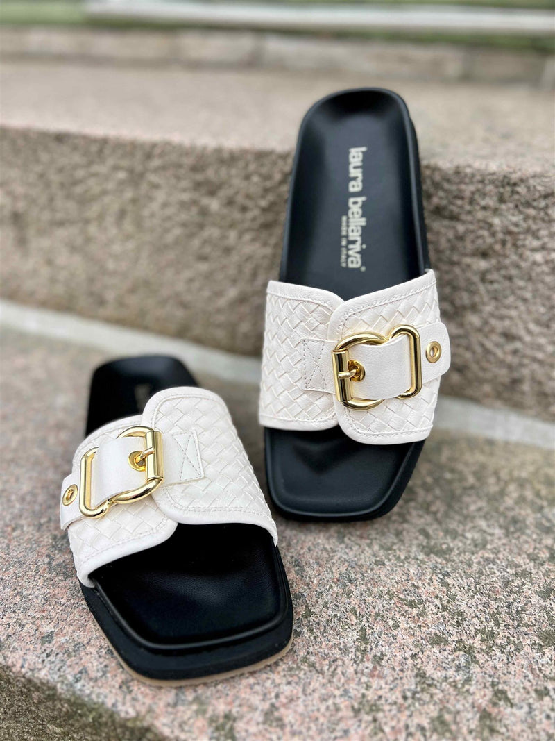 Laura Bellariva sandal hvit flat hæl